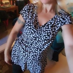 Black/white tie side blouse